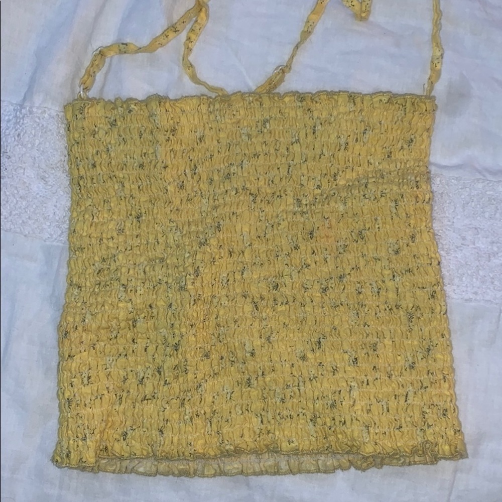 crop top w/ adjustable straps!